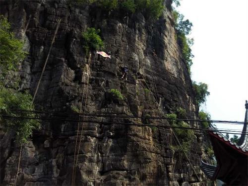 mkm发热管厂同事攀岩